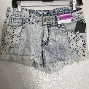 Jean design shorts